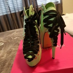 Red Kiss lace up Mint bootie